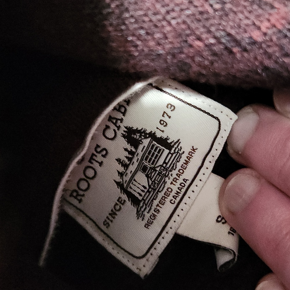 Roots Canada Cabin Embroidered Pullover Hoodie Sweater Burgendy, Black And White - Picture 6 of 7